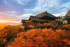 Oyun, oyun mağazasında ve itunes'da bulunur ve harflerden sözcükler bulup bunları bir bulmacanın içine yerleştirmekten oluşur. Ultimate Guide Of Kiyomizu Dera Temple
