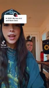 Emily Sandler's Instagram, Twitter & Facebook