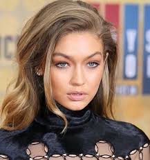 Neutral Makeup And Natural Hair Colour Gigi Hadid Hair Gigi Hadid Wavy Hair Gigi Hadid Makeup