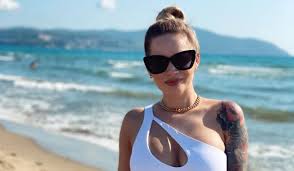 Polish pop/rock singer and songwriter. Ewelina Lisowska Jako Nastolatka Mialam Mnostwo Kompleksow I Ciesze Sie Ze Nie Musialam Dorastac W Dzisiejszych Czasach Cgm Pl