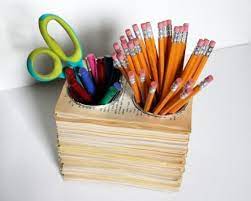 Seperti bentuk geometri yang ada pada gambar yang indah menambah suasana sendu di kamarmu. Hiasan Kamar Buatan Sendiri Dari Buku Tulis Bekas 14 Cara Membuat Hiasan Dinding Kamar Dari Kertas Karton Dijamin Keren Membuat Tempat Lilin Dari Toples Bekas Reihanhijab
