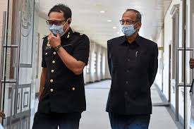 Bekas ketua audit negara tan sri ambrin buang hadir memberi keterangan di ibu pejabat suruhanjaya pencegahan rasuah malaysia sprm hari ini. Ambrin Was Asked To Remove His Opinion On Audit Report Court Told The Star