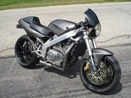 Honda 650 Hawk Gt I Wonder How Similar This Engine Is With My Vt600 Shadow Honda Cafe Racer Honda Honda Motorcycles