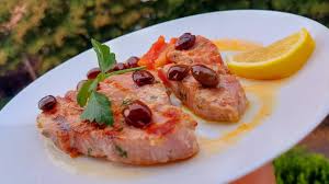 Millefoglie di tonno e mango con finger lime tonno fresco al cartoccio con pomodorini, olive. Ricetta Come Cucinare Il Tonno Fresco Bistecca Di Tonno Youtube