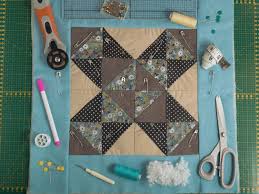 Tek renk veya iki renkli olarak çalışabilir ve kurdelelerle, dantellerle süsleyebilirsiniz. Kirkyama Yastik Modeli Ve Yapimi Resimli Anlatim Ferishtah Com