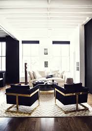 Le noir et blanc joue la carte de l'harmonie le noir et blanc est un style qui vous inspire et celui que pour une déco de chambre en noir et blanc réussie, le noir peut cependant tout à fait être mis en côté meubles, il est possible de choisir du bois teint en noir et vernis ou du blanc laqué pour. Decoration Noir Et Or Pour Creer Un Espace Ou Respirent Le Luxe Et La Classe