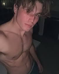 Joey Gore's Instagram, Twitter & Facebook