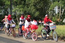 (asal periode cyclingnya sama dengan periode yg sudah ditentukan). Bike Parade Commemorates The Independence Day Of The Republic Of Indonesia Editorial Stock Image Image Of Bicycle Daughter 156634114