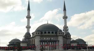 Tamamlandığında 2 bin 500 kişinin aynı anda namaz kılabileceği taksim camiindeki son durum havadan görüntülendi. Taksim Camii Nin Son Hali Goruntulendi