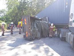 Are you see now top 10 senang ke kerja pemandu lori? Pemandu Lori Maut Rempuh Treler