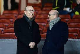 Joel glazer is part of the glazer family, who control first allied corporation and the zapata corporation, the tampa bay buccaneers of the nfl, and england's manchester united football club. Liverpool Fans Furious With Man Utd Chief Joel Glazer S Statement On Reds Website Mirror Online
