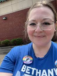 Today, I joined the National Treasury Employees Union (NTEU) members and  Indivisible Chicago at the Kluczynski Federal Building, showing support for  frontline federal employees in protest of the administration's attacks