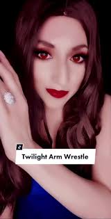 Who wants to duet and arm wrestle Bella? 💪🏻 #twilight #bellaswan #be...