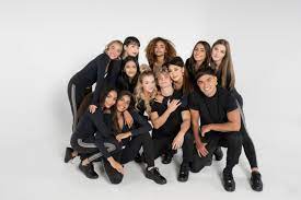 ✨we are a global pop group made up of 18 members from 18 different countries, bringing music and dance to the world. Now United Lanca Novo Clipe Baila Acesso Cultural