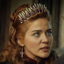 Isn't Alara Kitan (Halston Sage) the cutest E.T. 😀