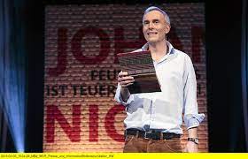 Sein humor ist einzigartig unter den deutschen komikern: Johann Konig Feuer Im Haus Ist Teuer Geh Raus Live Amazon De Johann Konig Diverse Johann Konig Dvd Blu Ray