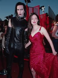 Marilyn manson and rose mcgowan. Danse Macabre Rose Mcgowan And Marilyn Manson Serving Looks