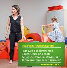 She is also the green party candidate for chancellor in the 2021 german federal election. Annalena Baerbock Heute Ist Tagderkinderbetreuung Die Kita Fachkrafte Und Tageseltern Sind Echte Alltagsheld Innen Damit Unsere Held Innen Einen Guten Job Machen Konnen Mussen Wir Ihre Arbeitsbedingungen Mit Einer Qualitatsoffensive Und Einem