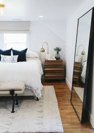 Letto prestige laccato opaco beige ardenne con imbottitura econabuk camera da letto moderna grigia: Specchi Moderni Ecco Idee Davvero Originali Per La Vostra Camera Da Letto Archzine It