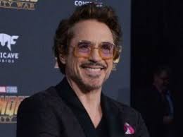 Chris Evans, Jenny Slate Make Red Carpet Debut As Couple