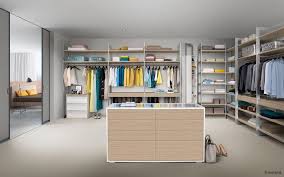 Ein begehbarer schrank kann für vielfältige anwendungen die perfekte schrankoption darstellen. Gestalten Sie Ihren Eigenen Begehbaren Kleiderschrank Durch Schiebeturen Topateam Schreiner Tischler Netzwerk
