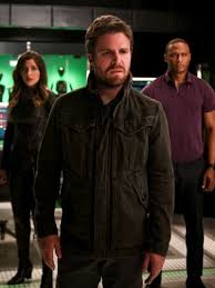 Stephen amell, known for playing the lead role on the cw's 'arrow,' responded to reports that he was removed from a flight after loudly arguing with his wife. Arrow Season 8 Episode 4 Review Present Tense Tv Fanatic