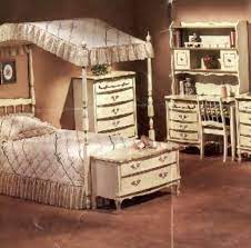 My Bedroom Growing Up Minus The Chest At The End Of The Bed The Finials On The Bed Came Off And Made Great Microp Girls Bedroom Sets Bedroom Set Bedroom Sets