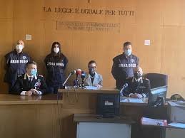 Codacons chiede il ritiro di mille, la canzone di fedez, achille lauro e orietta berti: Caso Furbetti Del Vaccino Codacons Presenta Esposto In Procura Prima Biella