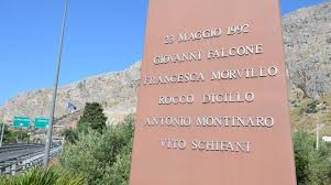 Le condizioni generali ora esposte disciplinano le modalità di accesso e di fruizione dei servizi offerti dal sito www.oggi.it. A 25 Anni Dalla Strage Di Capaci Il Siap Ricorda Palermo Piacenzasera It