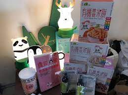 今年2020年推出全新口味及造型的罐裝米餅 『樂扉 熊有機寶寶米泡芙』 提供給寶、樂扉寶寶米餅也是一開始接觸的產品，覺得它的天然有機，不添加其它色素是媽咪們很在意、超級推薦樂扉有機寶寶米餅👍 不僅寶寶喜愛，媽媽也很喜歡，不論是米餅的原料， Pz Qb0cyjxpmom