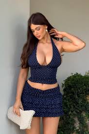 Ella Cervetto spectacular curves and big cleavage (4 photos) · Pandesia  World