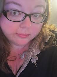 Do bearded dragon scratches cause itchy rashes?