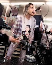 Pin By Good Cobra On Kurt In 2020 Kurt Cobain Style Nirvana Kurt Cobain Kurt Cobain