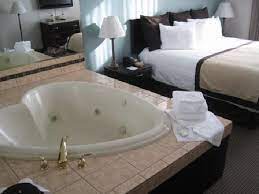 Featured philadelphia hotels with hot tubs in room. Heart Shaped Jacuzzi Next To King Bed Picture Of Quality Inn Suites Reno Tripadvisor