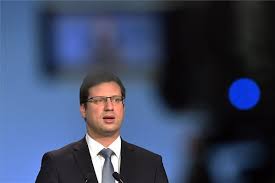 Gulyás gergely és fideszes képviselők bejelentették, hogy a kormány 5 milliárdos pályázati alapot a 2010 óta megvont állami támogatások miatt mostanra a működésképtelenség szélére sodródtak. Gulyas Gergely Tobb Milliardos Egeszsegugyi Fejlesztes Erkezhet Szegedre Szeged Ma