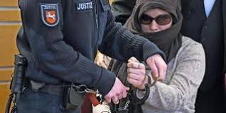 Gegen issa remmo wurde inzwischen in zusammenhang mit einem mord ermittelt. Abou Chaker Bruder Verhaftet Sie Wollten Bushidos Frau Und Kinder Entfuhren