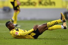 Lust auf ein bisschen wind! Borussia Dortmund Verletzung Von Moukoko Schlimmer Als Bisher Angenommen