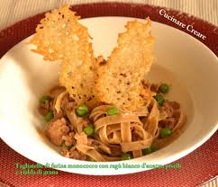 Fare le cialde di grana è semplicissimo: Tagliatelle Con Farina Di Monococco Con Ragu Bianco E Cialda Di Grana Padano New Entry Magazine