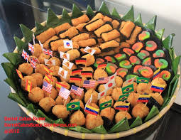 Pesanan aneka kue nampan dan kue basah ini dipesan oleh ibu sri setya untuk dikirim ke daerah kedinding surabaya. Paket Snack Kue Tampah Darrel Cakes Bogor