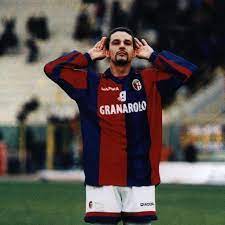 In 1997, roberto baggio moved to bologna fc which proved to be an excellent move as baggio scored 22 league goals for the club and saved the club from roberto baggio moved to brescia in the year 2000 and throughout his time at the club for four seasons he was an integral part of the club. Bologna Fc 1909 On Twitter Just One Season Spent At Bologna But It Was Certainly An Unforgettable One Happy Birthday To The Legendary Roberto Baggio Weareone Https T Co Txkav6afaz