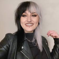 Beths gone for something a little different 👀 half black, half white! We  are obsessed!! 😍