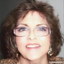 Granny Square Flowers: 50 Botanical Crochet Motifs and 15 Original  Projects: Hubert, Margaret: 9781589237803: Amazon.com: Books