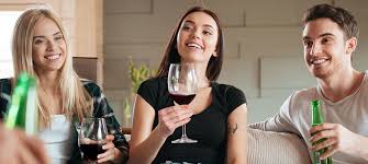 Auch mit glasreiniger bekommt man hartnäckige flecken aus dem teppich. Rotweinflecken Entfernen Und Partystimmung Retten Axa