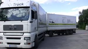 Zum schluss darf der anhänger maximal 1 m vom bordstein entfernt stehen. Lkw Anhanger Ruckwarts Um Die Ecke Schieben Youtube