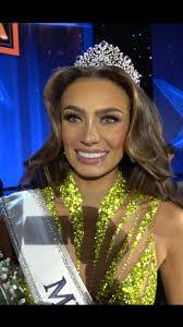 Tiara Cameron's Instagram, Twitter & Facebook