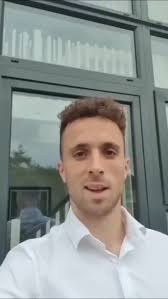 ➡️Cuando Diogo Jota fichó por el Liverpool no había equipo de prensa que lo  recibiera. Fue durante la pandemia., Él mismo se grabó. Hizo un video desde  su llegada, un recorrido por TODO anfield, la ...