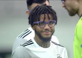 İtalyan asıllı fransız futbolcu 24 yaşındaki valentin rosier son dönemlerde spor camiasında gündem olan bir isim. Valentin Rosier Der Super Lig International Facebook
