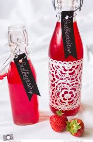 Erdbeersirup Selber Machen Fur Fruchtige Erdbeerlimonade Susse Desserts Mrsberry Kreativ Studio Erdbeersirup Erdbeersirup Selber Machen Erdbeerlimonade