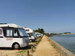 Vous avez libre accès aux guides. Aire De Services Et Stationnements Camping Cars A Pempoul Servic