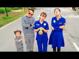 emma التظاهر تلعب زي الشرطة مع فلاد ونيكيتا youtube youtube long sleeve dress working with children